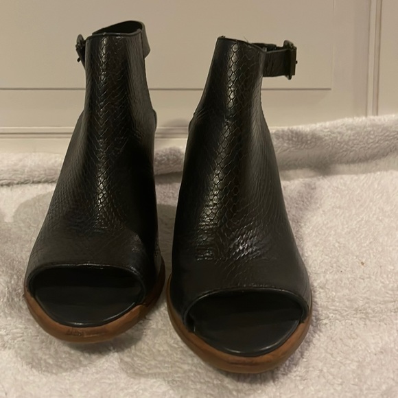 UGG Shoes - Ugh black leather peep toe sling back heels